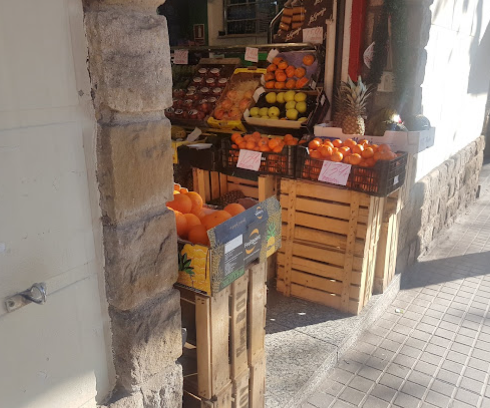 Frutas Dylan Carrer de les Escoles Pies, 76